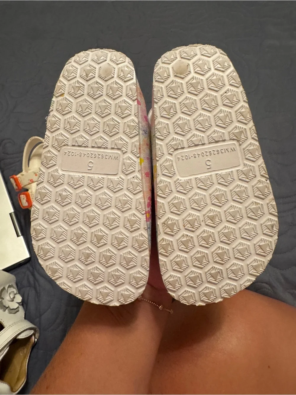 3 PAIR OF LITTLE GIRLS SHOES - SANDALS & A PAIR OF MINNIE MOUSE WATER SHOES
